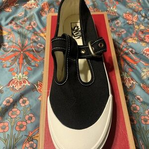 Vans Women’s Mary Jane Sneaker NWOT